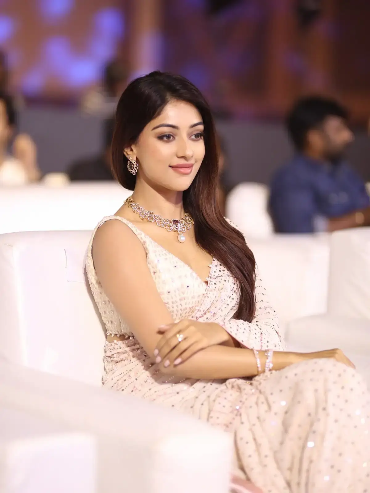 ANU EMMANUEL IN BEAUTIFUL WHITE SAREE SLEEVELESS BLOUSE 9